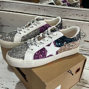 Like new Vintage Havana Shae Sneaker